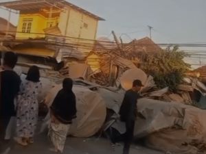 Truk Seruduk Mobil-Rumah Tewaskan 3 Orang di Gempol Diduga Satu Rangkaian