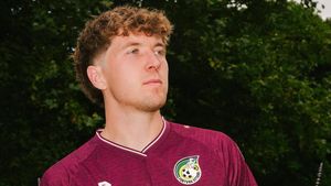 Justin Hubner dan Ole Romeny Jadi Model Jersey Baru Fortuna Sittard