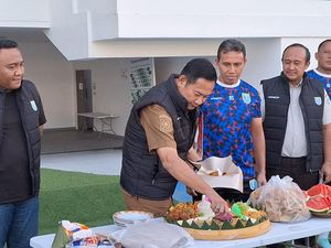 Pak Yes Suntik Motivasi Skuad Persela pada Latihan Perdana
