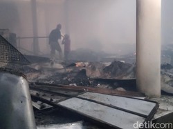 Lapak Ludes Terbakar, Pedagang Pasar Bayat Bawa Pulang Dagangan