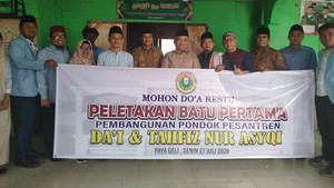 Sugiat Santoso Hadiri Peletakan Batu Pertama Pembangunan Ponpes Nur Asyqi