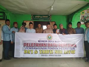 Sugiat Santoso Hadiri Peletakan Batu Pertama Pembangunan Ponpes Nur Asyqi
