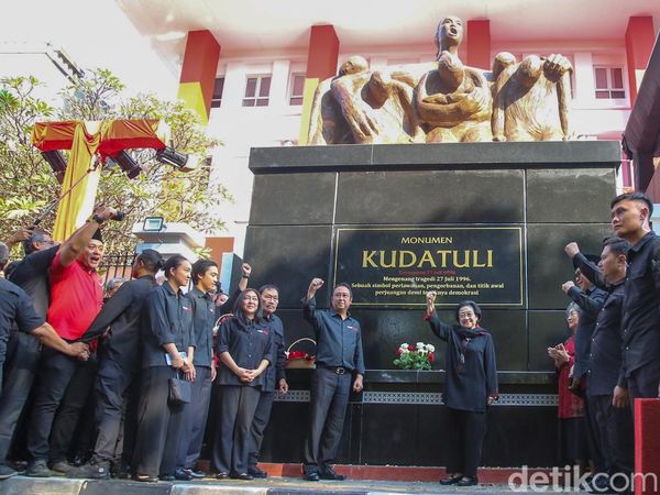 Peringati 30 Tahun Kudatuli, Megawati Resmikan Monumen Perjuangan