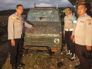 32 Rumah-6 Mobil di TTS Dirusak Keluarga Mantan DPRD yang Tewas Dianiaya