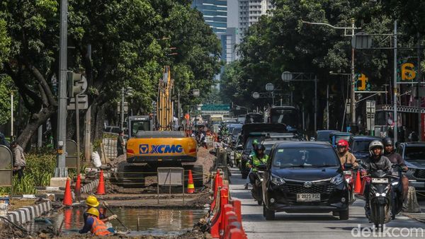Proyek Perbaikan Jalan Picu Kemacetan di Kebon Sirih