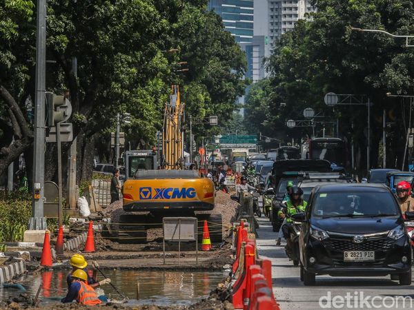 Proyek Perbaikan Jalan Picu Kemacetan di Kebon Sirih