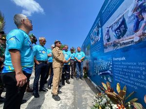 PT Bumi Suksesindo luncurkan Coastal Resilience Initiatives untuk kelestarian pesisir Banyuwangi. Program ini fokus pada rehabilitasi ekosistem.
