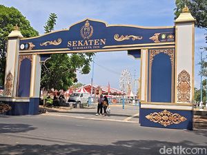 Raja Kembar Keraton Solo Saingan Gelar Sekaten