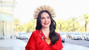 8 Pesona Arumi Bachsin Pakai Baju Bodo Warna Merah, Anggun & Cantik Maksimal
