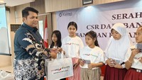 Bank Jatim-Bank NTB Syariah Bagikan Kacamata Gratis untuk 220 Pelajar Jatim