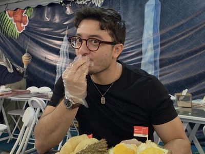 Keseruan Bryan Domani Makan Durian hingga Jajan  Tanghulu di Luar Negeri