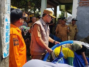 Pemkab Lamongan Salurkan Air Bersih untuk Warga Terdampak Kekeringan