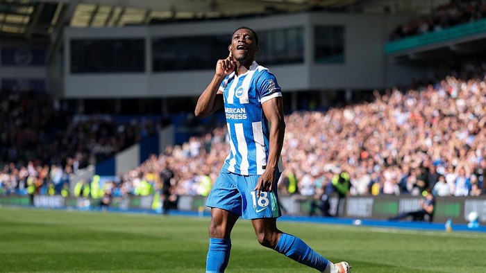 BRIGHTON, ENGLAND - MARCH 21: Danny Welbeck of Brighton & Hove Albion celebrates scoring his teams first goal during the Premier League match between Brighton & Hove Albion and Liverpool at Amex Stadium on March 21, 2026 in Brighton, England. (Photo