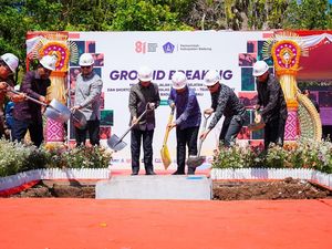 Atasi Macet di Kawasan Pariwisata, Adi Arnawa Groundbreaking 2 Proyek Jalan