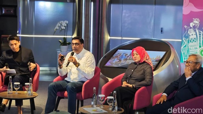 Sesi pemaparan kinerja Indosat Ooredoo Hutchison.