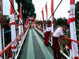 Video Jembatan Gang Damai Diresmikan, Siswa Tak Lagi Lewat Pipa ke Sekolah