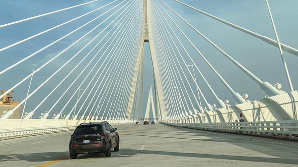 Jembatan Penghubung Kanada-AS Senilai Rp76,6 T Resmi Beroperasi