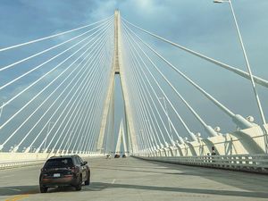 Jembatan Penghubung Kanada-AS Senilai Rp76,6 T Resmi Beroperasi