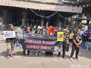 Jurnalis Solo Raya Gelar Aksi Damai Protes Sebutan Londo Ireng dari Prabowo