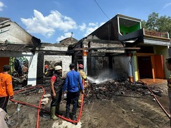 Rumah di Mojogedang Ludes Terbakar, Diduga Dipicu Cucu Main Korek Api