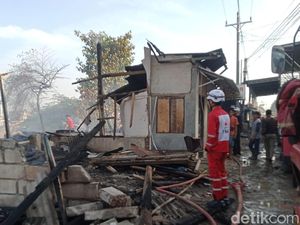 Kebakaran di Pelabuhan Kluwut Brebes, 7 Gudang-Warung Ludes