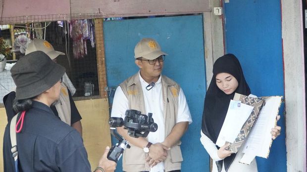 Pemerintah melalui Kementerian Hukum terus menunjukkan komitmennya dalam menjamin hak setiap individu atas kepastian status kewarganegaraan. Pada 24 Juli 2026, Direktorat Jenderal Administrasi Hukum Umum (Ditjen AHU) secara resmi menyerahkan Surat Keputusan Penegasan Status WNI kepada 7 warga keturunan Filipina (Persons of Filipino Descent/PFDs) yang telah lama bermukim di Kota Bitung, Sulawesi Utara.