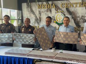 Kejari Surabaya Setor Rp 9,05 M Barang Bukti TPPU Judi Online ke Negara