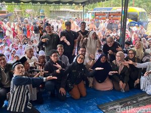 Korban Banjir Aceh Tamiang Terharu Dapat Bantuan CT Arsa Foundation