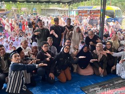 Korban Banjir Aceh Tamiang Terharu Dapat Bantuan CT Arsa Foundation