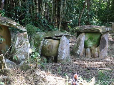 Rupa Kuburan Batu Leluhur Dayak, Berbentuk Mangkuk Berisi Tulang