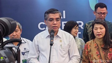 RI Terancam Badai PHK, Menaker Buka Suara