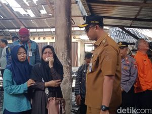 Tangis Pedagang Pasar Bayat Usai Uang-Sembako Rp 550 Juta Ludes Terbakar