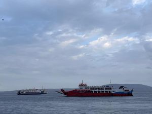 BMKG Ingatkan Angin 20 Knot dan Gelombang 2 Meter Bahayakan Penyeberangan