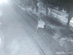 Aksi Heroik Penjaga Perlintasan Bertaruh Nyawa Selamatkan Pria dari KA