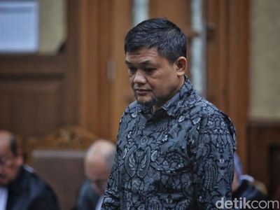 Potret Eks Pejabat Bea Cukai Jalani Sidang Perdana Dugaan Suap Importasi