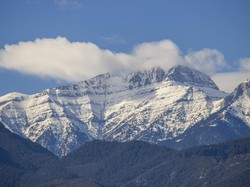 Bikin Geleng-Geleng, Sampah Era 70-an Ditemukan Tertimbun di Puncak Gunung Olympus Yunani