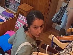 Bule Wanita di Ubud Terekam CCTV Curi Pakaian Senilai Rp 2,5 Juta