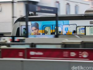 Pertama di Indonesia! Naik MRT Jakarta Bisa Bayar Pakai Kartu Kredit