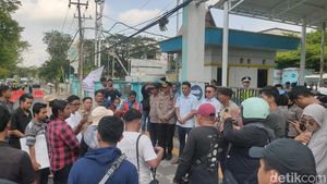 Warga Geruduk Kantor PLN UP3 Banjarmasin Protes Pemadaman Bergilir