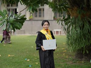 Kisah Sita Teliti Genetik Ayam Jadi Wisudawan S3 Termuda UGM di Usia 34 Tahun