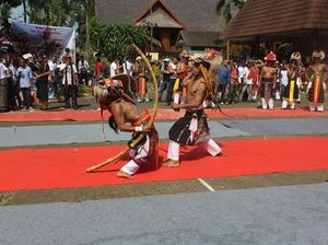 Diaspora Manggarai Gelar Pentas Caci di Anjungan NTT TMII
