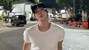 Potret Ahn Hyo Seop Kena Udara Bandung