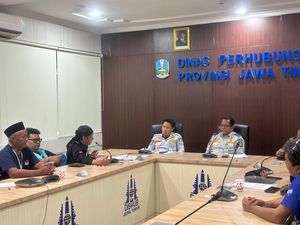 Sopir Angkot Malang Geruduk Kantor Dishub Jatim di Surabaya, Ini Tujuannya