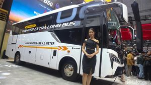 Penampakan Bus Ekstra Panjang Fuso