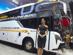 Penampakan Bus Ekstra Panjang Fuso