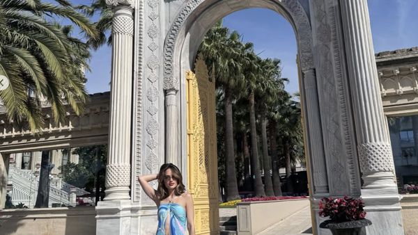 Potret Cinta Laura Liburan di Turki Tunjukkan Langit Biru di Istana Megah