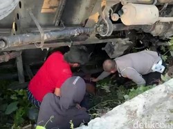 Penjual Tempe Keliling Tewas Tertimpa Truk Terguling di Nganjuk
