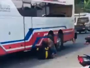 2 Remaja Boncengan Motor Tertabrak Bus Borlindo di Lutra, 1 Tewas Terlindas