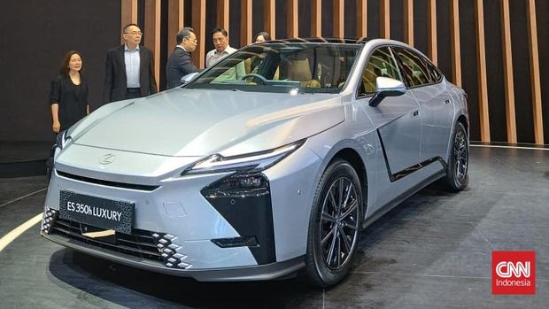Generasi terbaru Lexus ES meluncur pada ajang Gaikindo Indonesia International Auto Show (GIIAS) 2026. Untuk kali pertama model ini ditawarkan dalam pilihan hybrid (HEV) dan full listrik atau Battery Electric Vehicle (BEV).