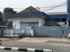 Saksi Cerita Detik-detik Kebakaran Landa Gudang Obat di Jaksel